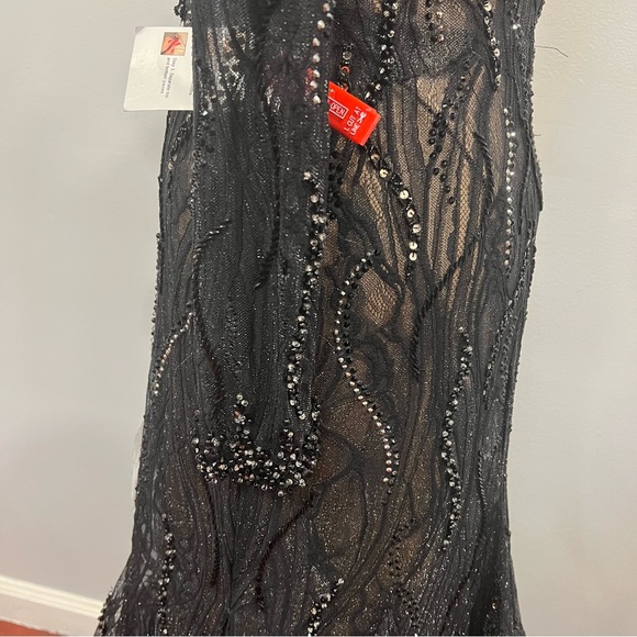 MAC DUGGAL Black Beaded Zippered Sheer Lined Long Sleeve V Neck Mermaid Gown - Picture 17 of 17